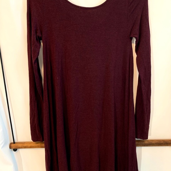 Garage v-neck long sleeve maroon dress - Picture 2 of 3
